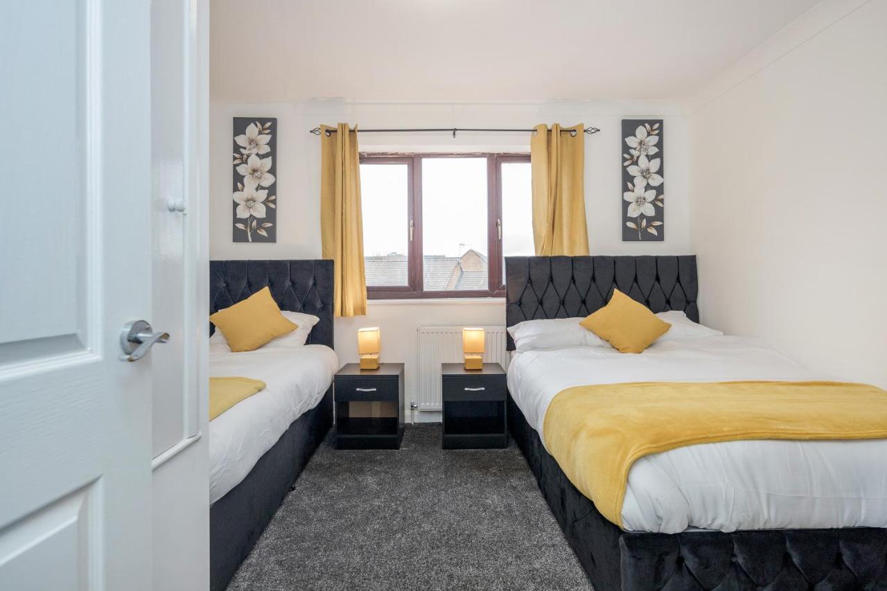 Lovely House In Dagenham / Barking With Free Parking, Wifi & Garden Bagian luar foto